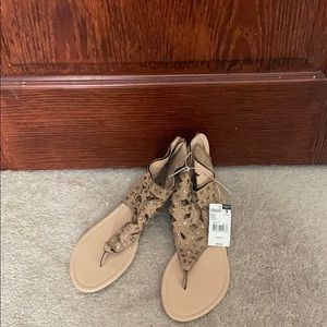 New with tags! Joe boxer Sandals